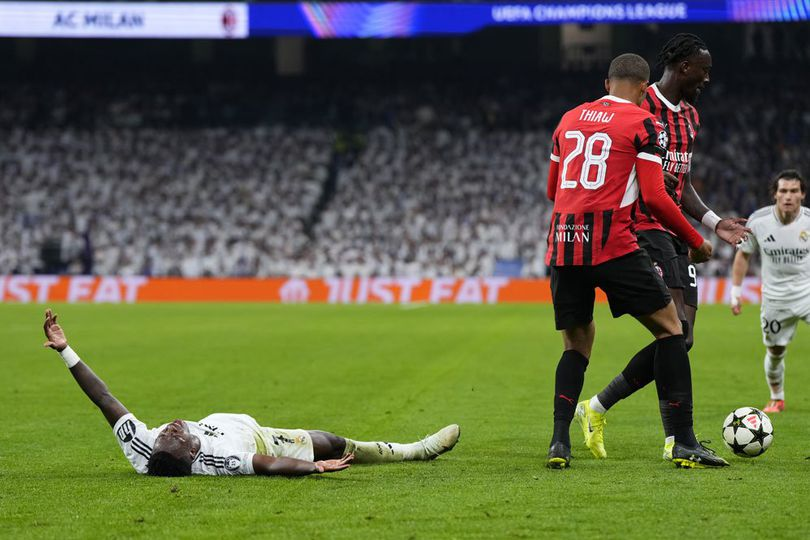 Tidur Ngab? Nyungsep di Laga Madrid vs Milan, Vinicius Diejek Rossoneri