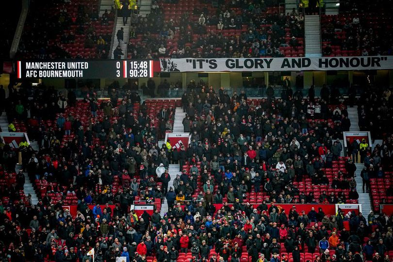 Malunya Minta Ampun! Sudah MU Kalah, Atap Old Trafford Lagi-Lagi Bocor Pula